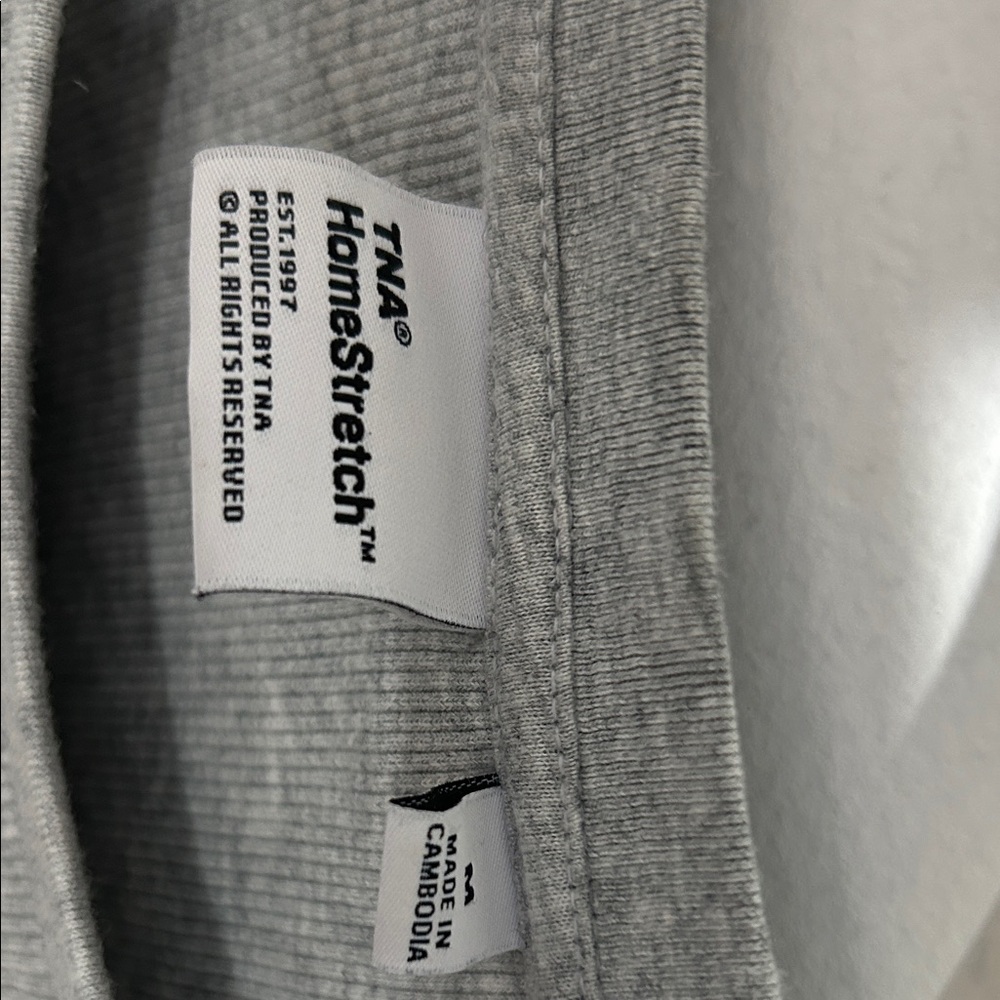 TNA Heather Gray Ribbed Crop Tee - Picture 3 of 8